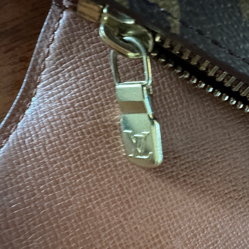 Authentic Louis Vuitton Sarah Wallet EUC - Picture 3 of 11